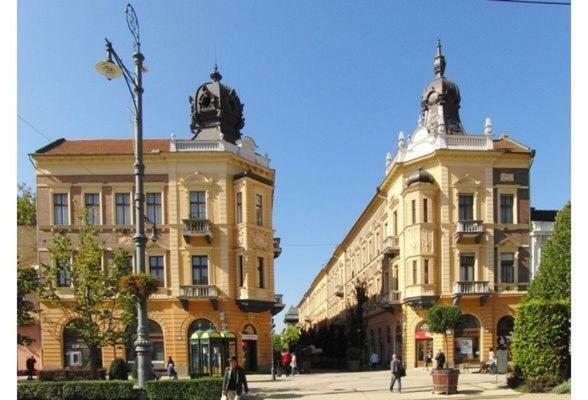 Ella Apartman Дебрецен Екстер'єр фото